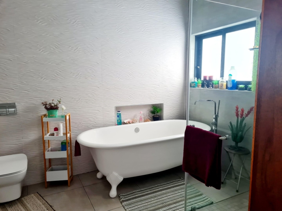 4 Bedroom Property for Sale in Heron Banks Golf Estate Free State